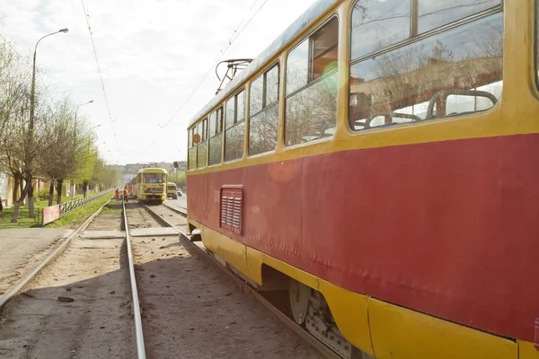 Trams sont sur rails dans le cadre d'un accident de la circulation sur le — Photo