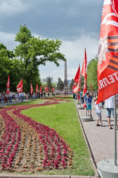 L'area del vicolo degli eroi è decorata con fiori e fiori — Foto Stock