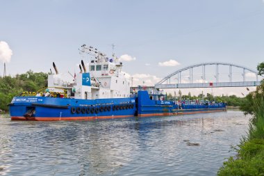 Mal ve mavna üzerinde petrol ürünleri taşımacılık 