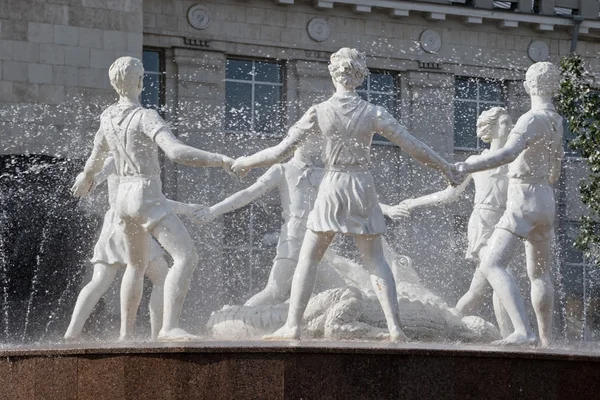 Reconstructed fountain "children's dance" is set on the forecour — Stock Photo, Image