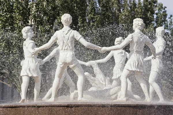Reconstructed fountain "children's dance" is set on the forecour — Stock Photo, Image