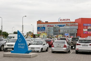 Ticaret Merkezi Avrupa City alışveriş merkezi önünde park tıkalı