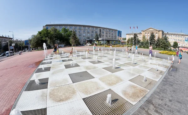 Kent sakinlerinin çocukları ile yoğun ısı kaydedilir — Stok fotoğraf