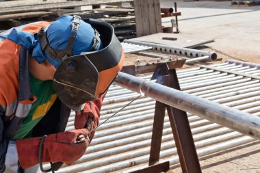 Paslanmaz çelik boru el ile ark kaynağı