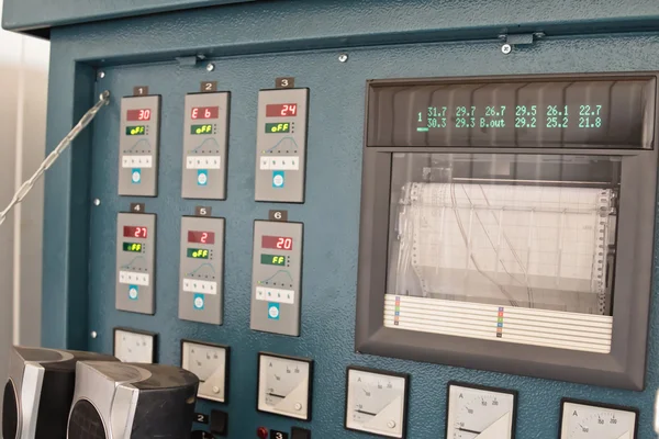 Control panel apparatus for heat treatment of welded joints — Stock Photo, Image