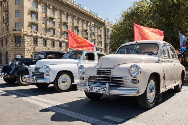 Výstava retro automobilů vyráběných v SSSR na nádvoří i — Stock fotografie