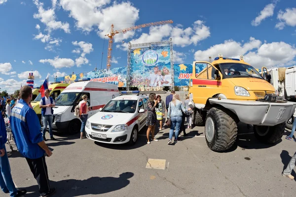 An all-terrain vehicle Kerzhak on huge wheels of disaster medici — Stock Photo, Image