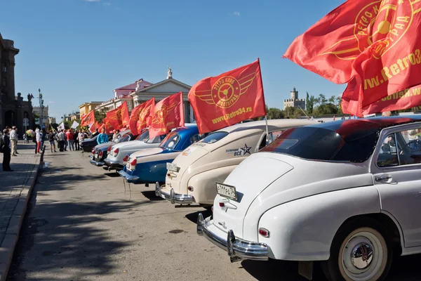 Exposición de coches retro producidos en la URSS en la explanada i —  Fotos de Stock