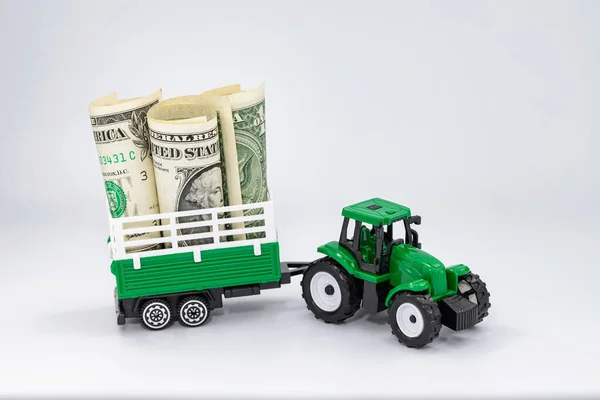 Tracteur Jouet Vert Porte Des Dollars Dans Une Remorque — Photo