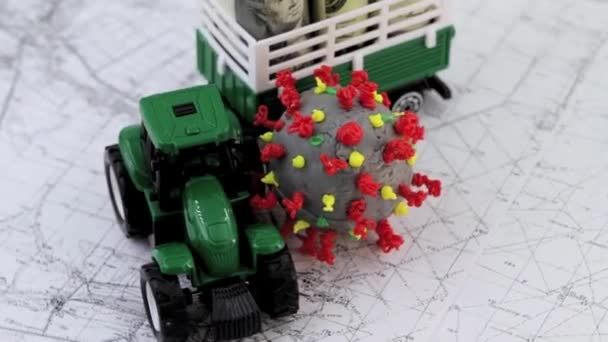 Sebuah Traktor Mainan Membawa Dolar Trailer Sebelah Traktor Adalah Model — Stok Video