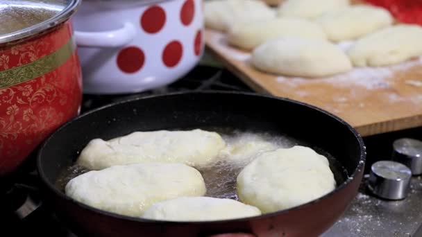 Traditional home Russian cuisine - fried in oil pies with potatoes — Stock Video