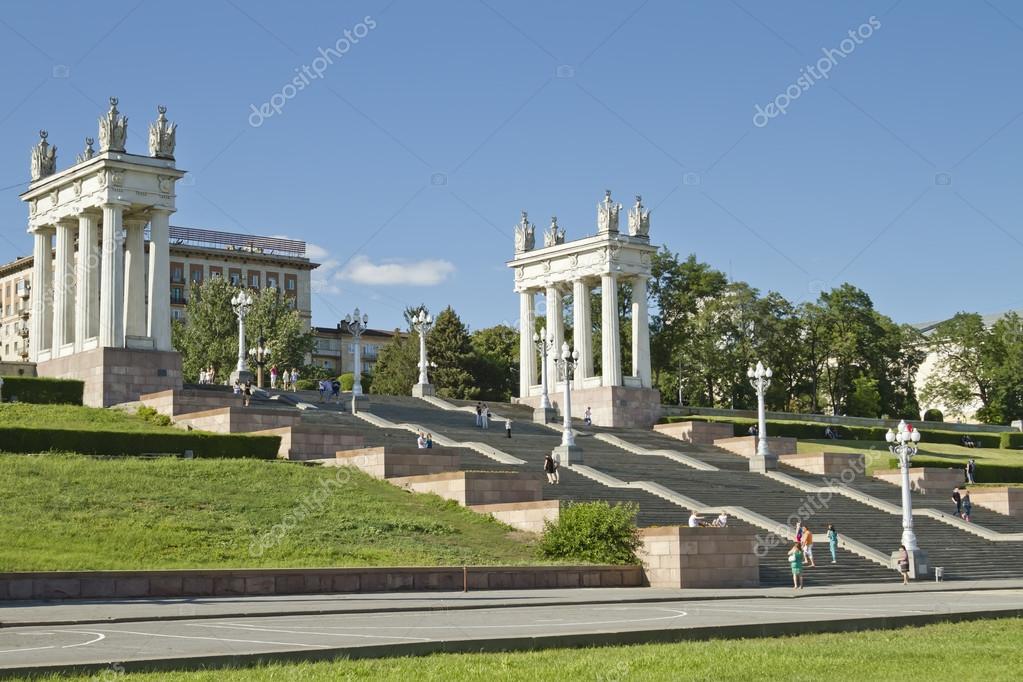 Волгоград. Центральная набережная Волгограда (набережная 62-й армии). Город Волгоград Центральная набережная. Набережная Волги Волгоград.