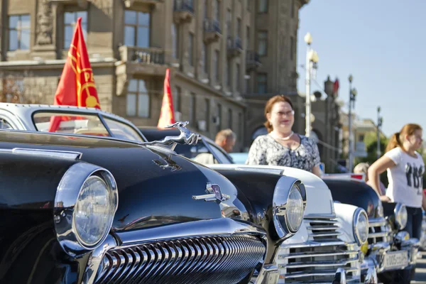 Exhibition of vintage cars — Stock Photo, Image