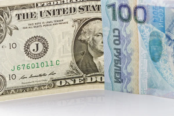1 달러 지폐, 100 루블 소 치 2014 — 스톡 사진