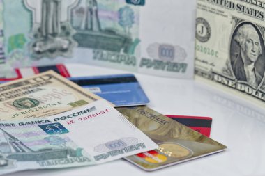 Rus Rublesi, ABD Doları ve plastik kredi kartları