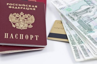 Pasaport, büyük banknotlar ve gold kart