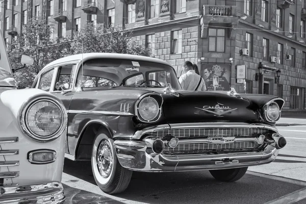 Old Chevrolet on exhibition of vintage cars — Stock Photo, Image