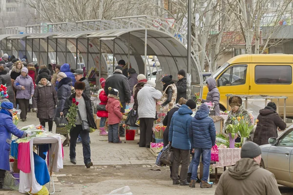 Vente de fleurs et bouquets dans la rue — Photo