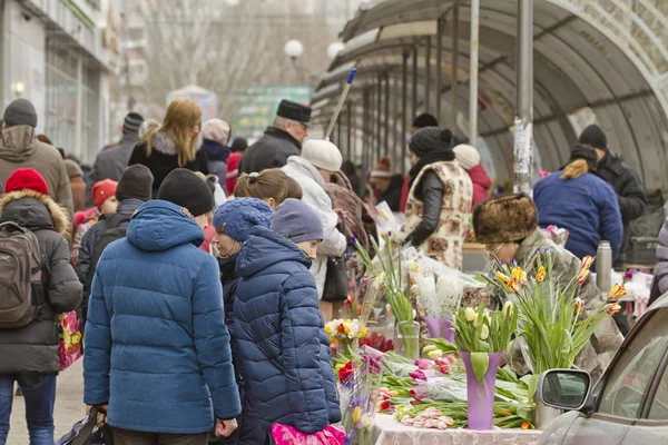 Sale of flowers and bouquets at the street — Stock Photo, Image