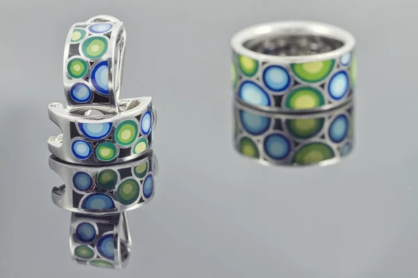 Ensemble de bijoux en argent : bague et boucles d'oreilles — Photo