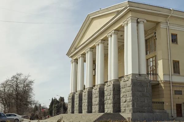 Здание Волгоградского музыкального театра — стоковое фото
