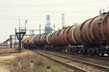 Eski demiryolu tank ile reaktifler ve bileşenleri fabrikada geliyor