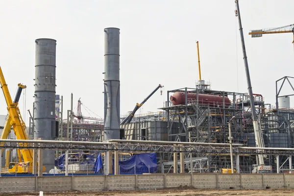 Construcción de una nueva planta en la refinería —  Fotos de Stock