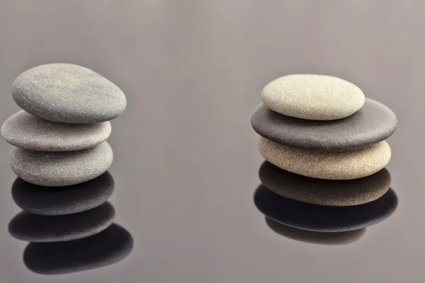 Sea stones are collected in stacks — Stock Photo, Image