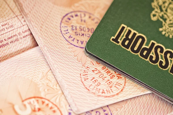 Страница паспорта с марками — стоковое фото