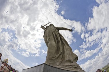 At vatan anıt ayak Mamayev Kurga çağırır.