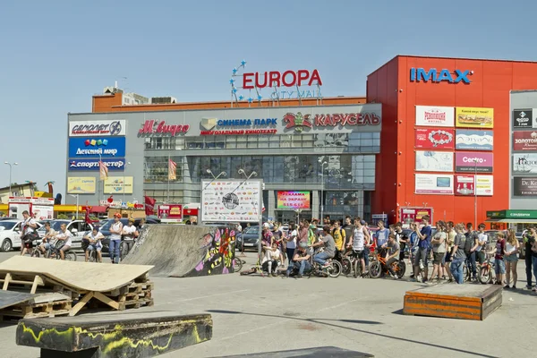 Concorrentes na BMX aguardam o início da concorrência — Fotografia de Stock