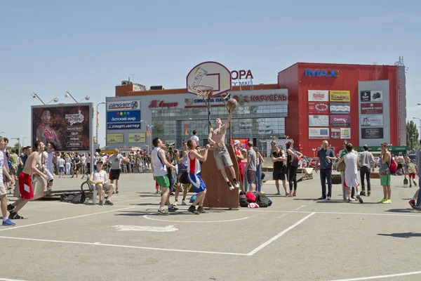 Shot from under the basket after a good combination — Stock Photo, Image