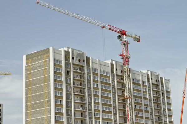 brick construction of apartment houses with modern cranes
