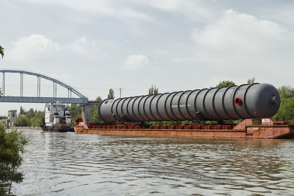 Mavna üzerinde hantal kargo taşımacılığı