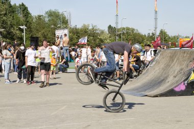 Üzerinde bir numara bir doğa sporları tutkunları gerçekleştirir atletidir 