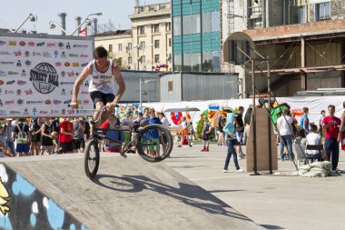 Üzerinde bir numara bir doğa sporları tutkunları gerçekleştirir atletidir 