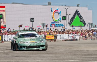 drift araba takım x-yuvarlak kayma ile viraj girer