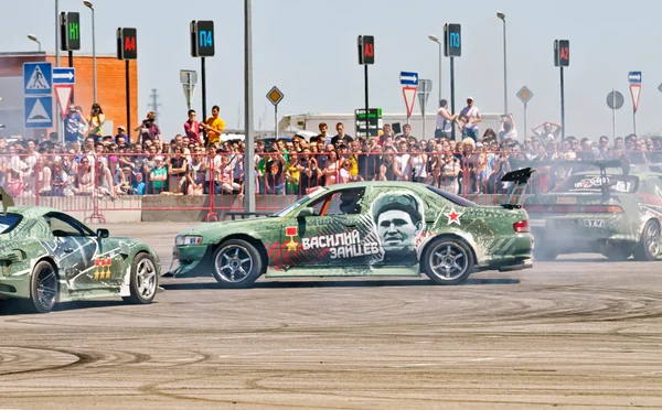 Drift cars team Round-X enters the bend with slip — Stock Photo, Image