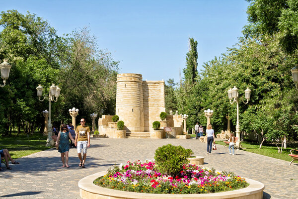 Граждане отдыхают в парке
