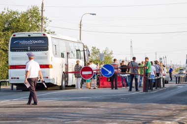 Ayrıntılı pasaport kontrol tüm şehirlerarası otobüsler, polic sonrası