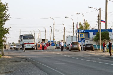 Ayrıntılı pasaport kontrol tüm şehirlerarası otobüsler, polic sonrası