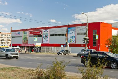 Büyük hipermarket Magnit aile, yerleşim bölgesinde inşa