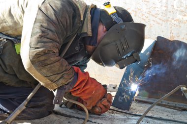 Kaynakçı örnekleri üretir