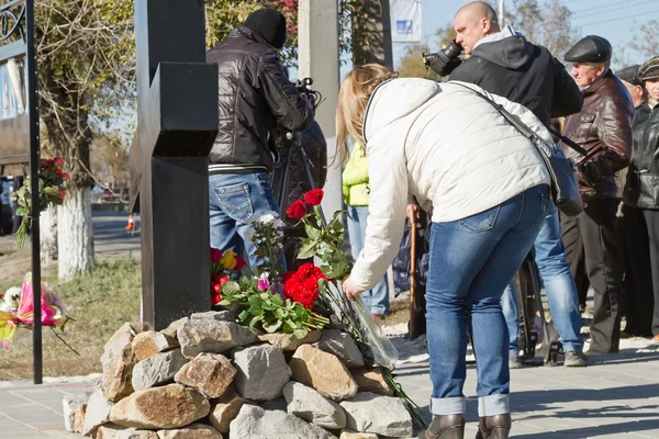 Granite cross with  names of those killed in terrorist attack — Stock Photo, Image