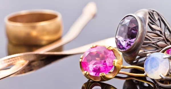 değerli metallerden yapılmış takı çeşitli