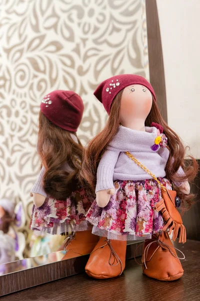 Кукла ручной работы с натуральными волосами — стоковое фото