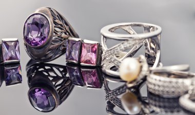 Alışılmadık güzel gümüş zincir ve gümüş yüzük