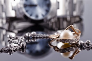 Kadın mücevher ve saatler
