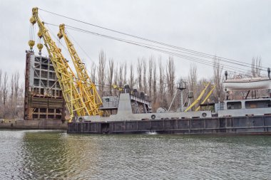 Kapaklar Volga-don nakliye kanalı'nın yerine çalışma