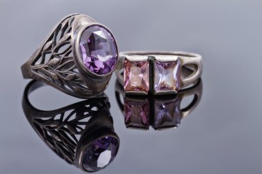 Gümüş Alyanslar eski stil mor taşlar ile